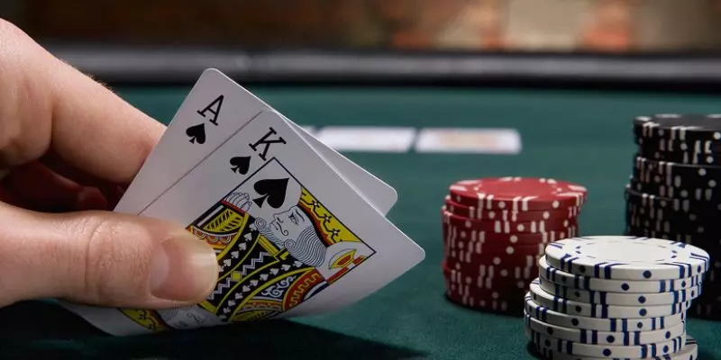 Một số câu hỏi nổi bật xoay quanh chủ đề thứ tự chất Poker